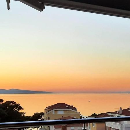 ホテルVila Doris Baška Voda エクステリア 写真