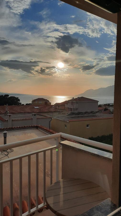 ホテルVila Doris Baška Voda エクステリア 写真